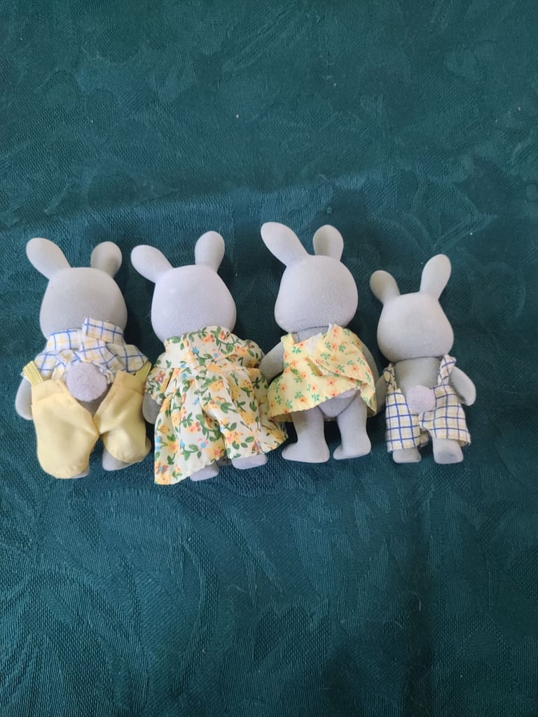 Sylvanian cottontail rabbit family