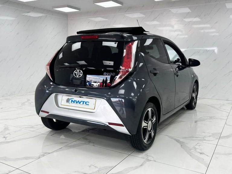 2016 Toyota AYGO 1.0 VVT-i x-clusiv 2 x-wave 5dr Petrol Manual Euro 6 (68 ps) 2 OWNERS! LAST Hatc...