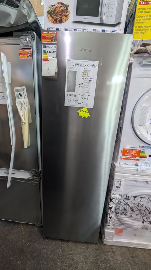 SMEG SILVER FROST FREE 186CM FREEZER-HUGE 280L CAPACITY-REVERSIBLE DOOR-WOW-TOP SPEC-EX DISPLAY