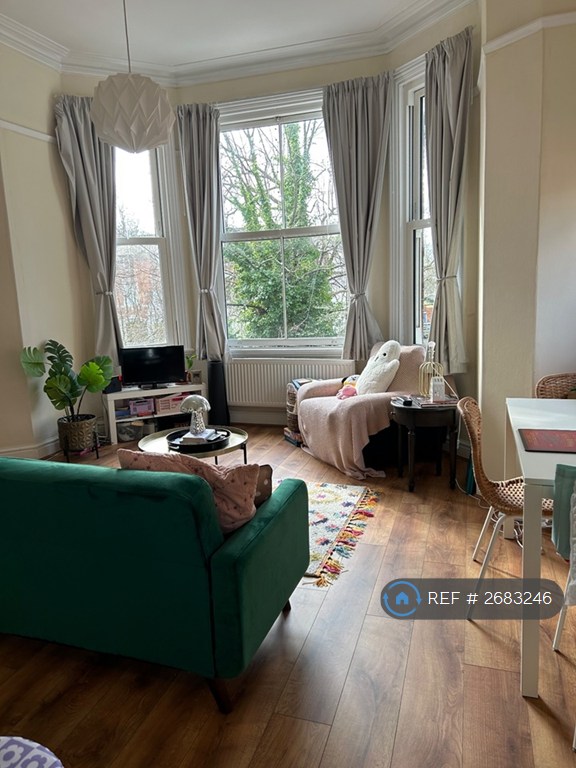 1 bedroom flat in Parkfield Road, Aigburth, Liverpool, L17 (1 bed) (#2683246)