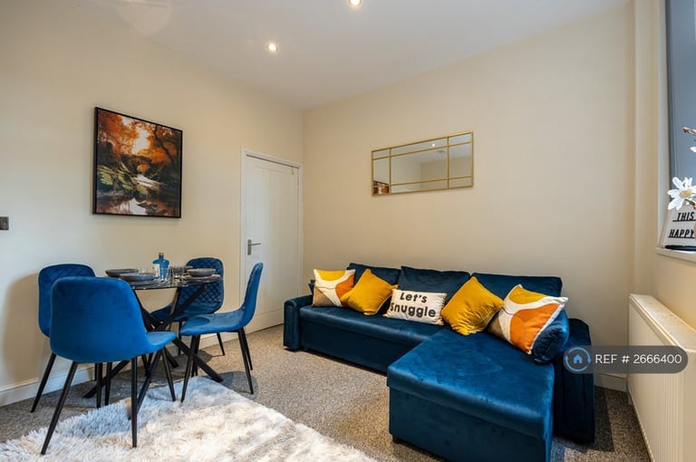 4 bedroom house in Friarswood Road, Newcastle-Under-Lyme, ST5 (4 bed) (#2666400)