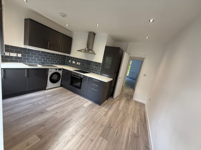 Stunning New Development of 2 properties. 8 flats in Total. 5 mins walk to Croydon Train Station 