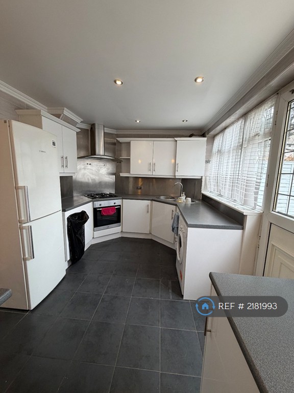 3 bedroom house in Barking, Barking, RM9 (3 bed) (#2181993)