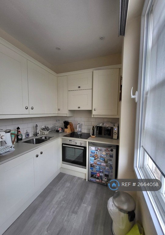 1 bedroom flat in Regent Street, Clifton, Bristol, BS8 (1 bed) (#2664058)