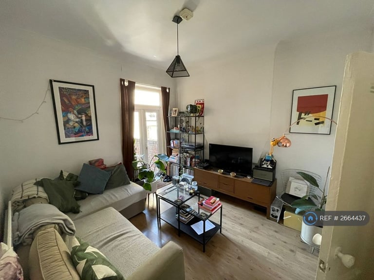 1 bedroom flat in Downton Avenue, London, SW2 (1 bed) (#2664437)