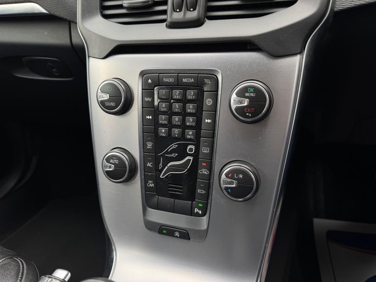 2016 Volvo V40 D3 [4 Cyl 150] Inscription 5dr Geartronic HATCHBACK DIESEL Automatic