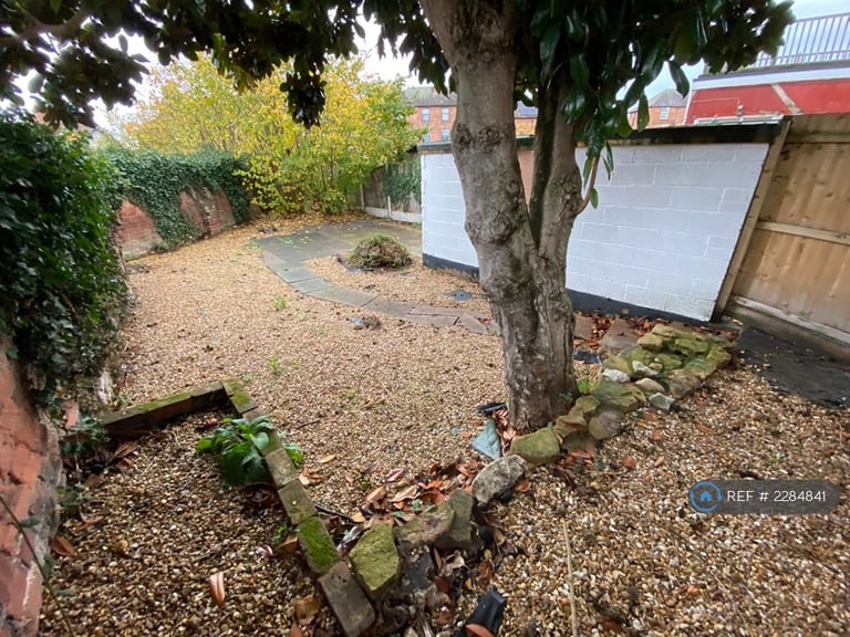 2 bedroom flat in Bridgford Road, West Bridgford, Nottingham, NG2 (2 bed) (#2284841)