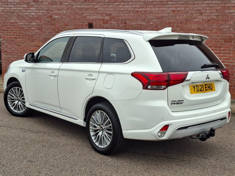 2021 21 Mitsubishi Outlander 2.4 PHEV Dynamic CVT Auto 4WD 13.8kWh. 1 Owner.