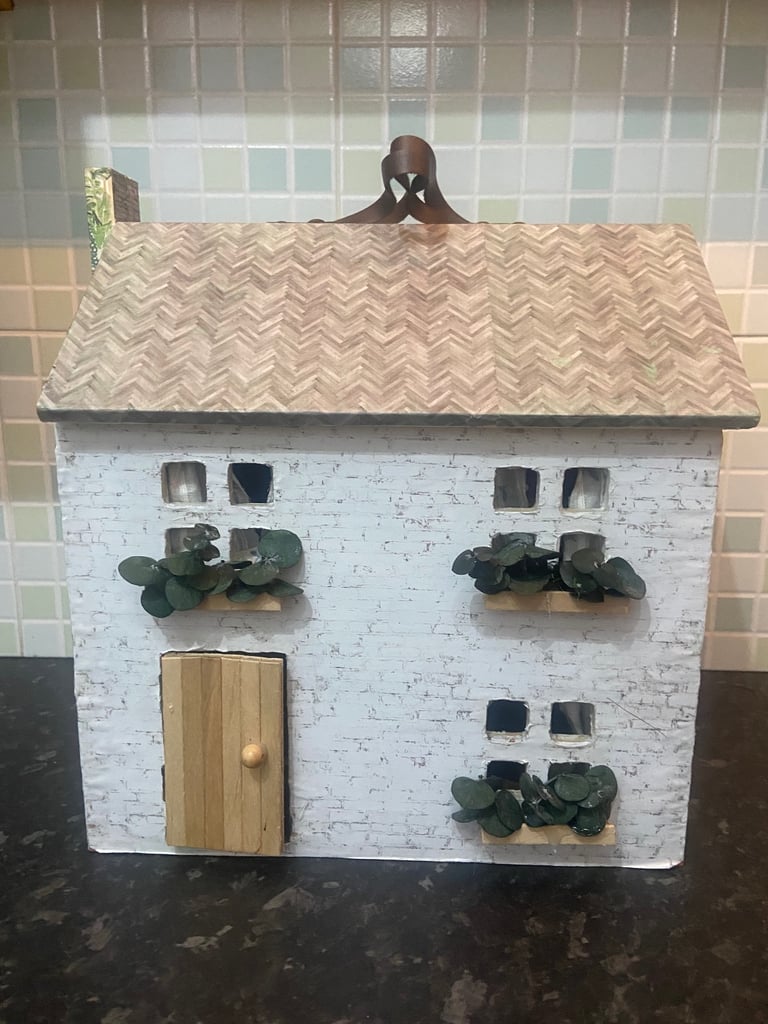 Wooden carry-on dollhouse with furniture