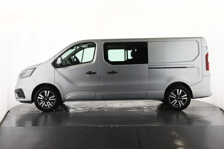 2025 Renault Trafic LL30 Blue dCi 170 ExtraSport[Safety] CrewVan Auto EAG9 Crew Van Diesel Automatic