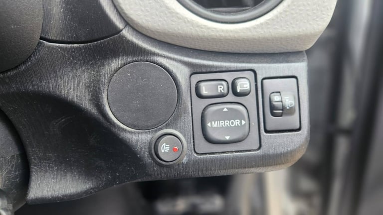 2012 Toyota yaris automatic 1.3 petrol