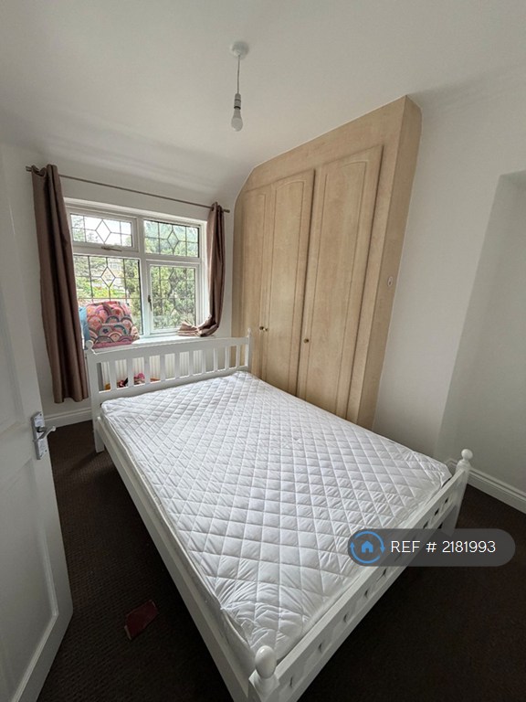 3 bedroom house in Barking, Barking, RM9 (3 bed) (#2181993)