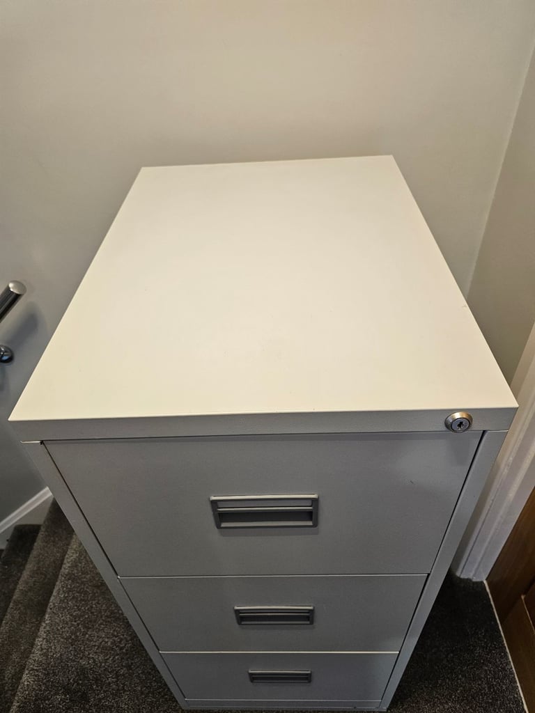 3 drawer filing cabinet with file holders 
