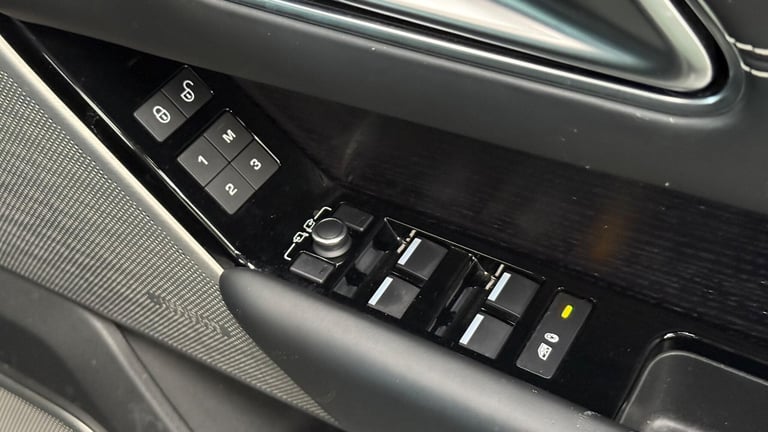 2019 Land Rover Range Rover Velar 2.0 D240 R-Dynamic HSE 5dr Auto ESTATE DIESEL Automatic