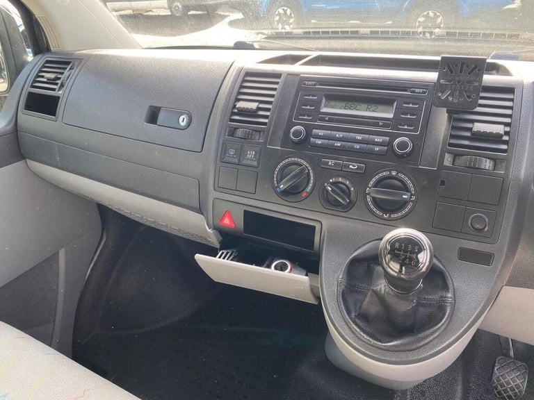 2006 Volkswagen Transporter 2.5 TDi T32 REAR LONGUE-5 BELTS-20 inch ALLOYS-PRIVATE PLATE MOTORHOM...