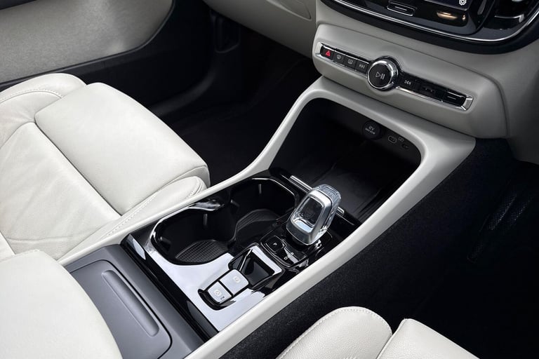 2022 Volvo XC40 2.0 B4 MHEV Ultimate SUV 5dr Petrol Hybrid DCT Auto Euro 6 (s/s) (197 ps) ESTATE ...