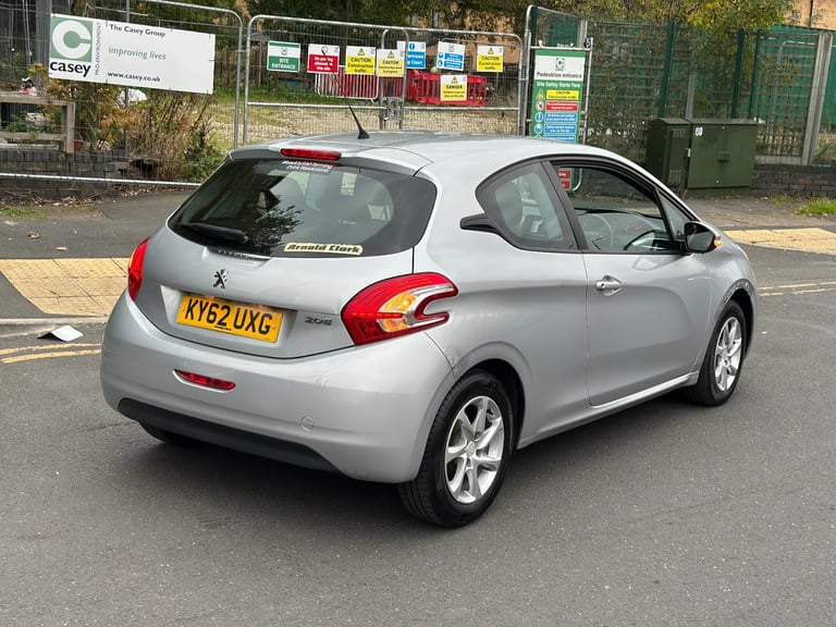 Peugeot, 208, Hatchback, 2012, Manual, 1199 (cc),3 doors - Image 4