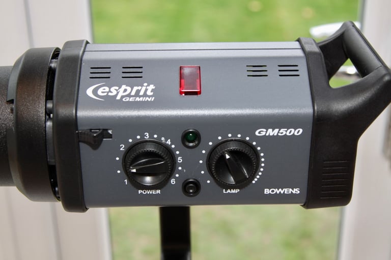  Bowens Esprit Gemini GM500 2-Head Flash Kit with Softbox , Umbrella . & Kit bag