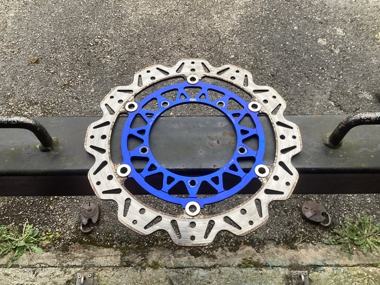 Yamaha R1 2cr / MT10 and sp model full floating discs EBC