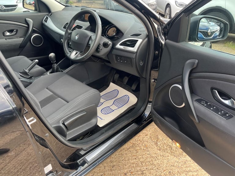 2011 RENAULT MEGANE 1.9 dCi Dynamique TomTom Black - DIESEL - 5 DOOR - PX SWAP