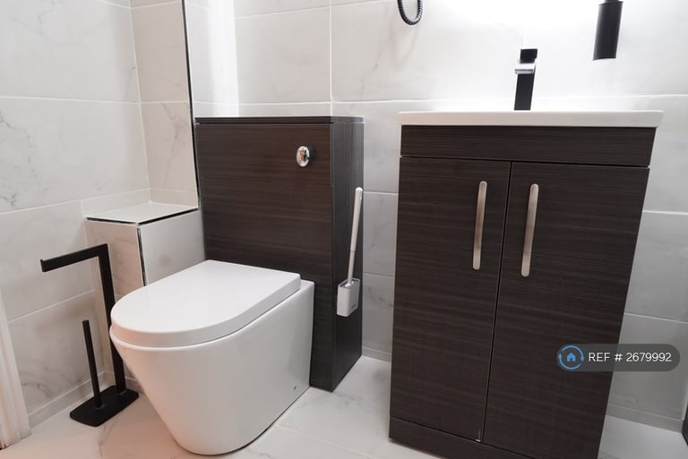 1 bedroom flat in Tudor House, Brighouse, HD6 (1 bed) (#2679992)