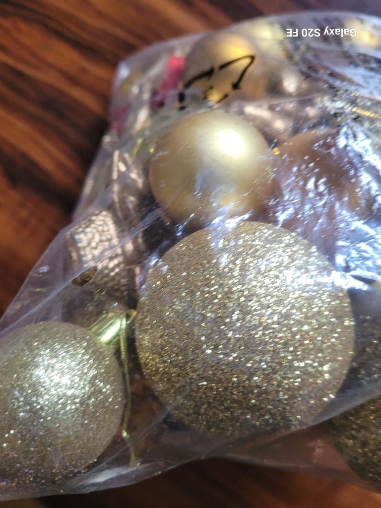 National Seal Sanctuary Exclusive: Jumbo Gold Christmas Tree Ornament Set - $5.99 Deal!