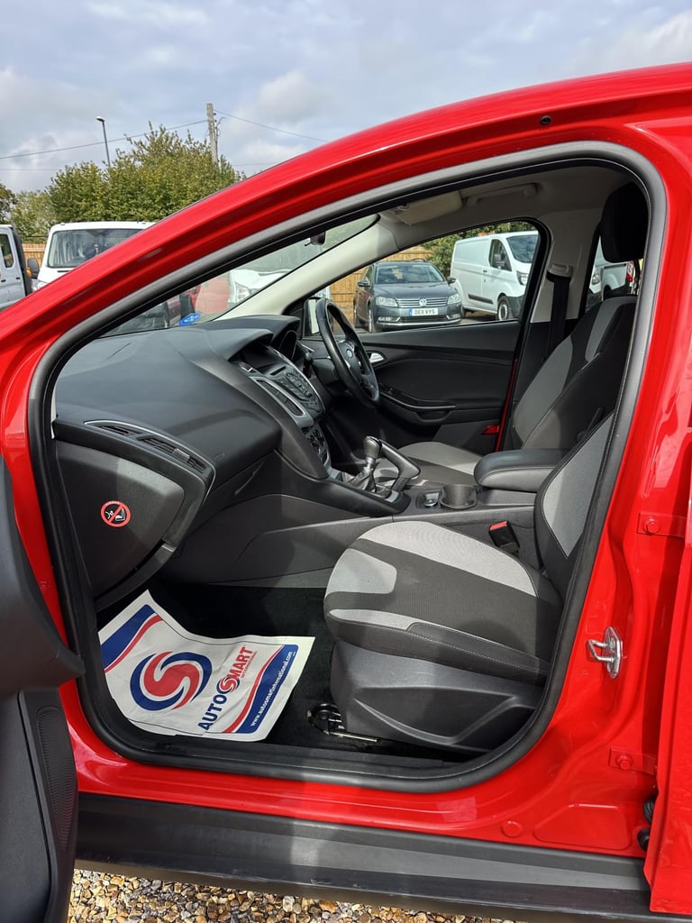 2014 Ford Focus 1.0T EcoBoost Zetec Navigator Hatchback 5dr Petrol Manual Euro 5 (s/s) (125 Hatch...