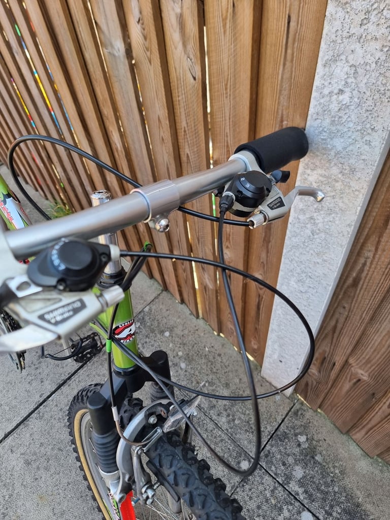APOLLO GURU BIKE, GREAT CONDITION LOOKS AS NEW FULL SUSPENSION 26" WHEELS