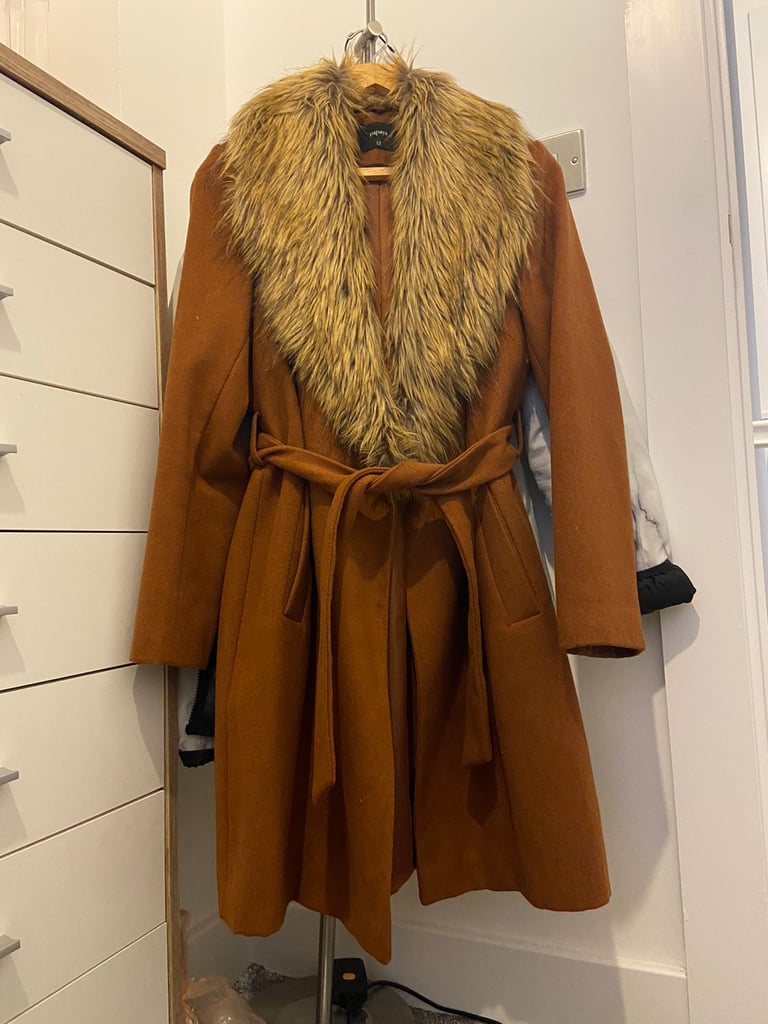 Ladies Coat Size M (12)