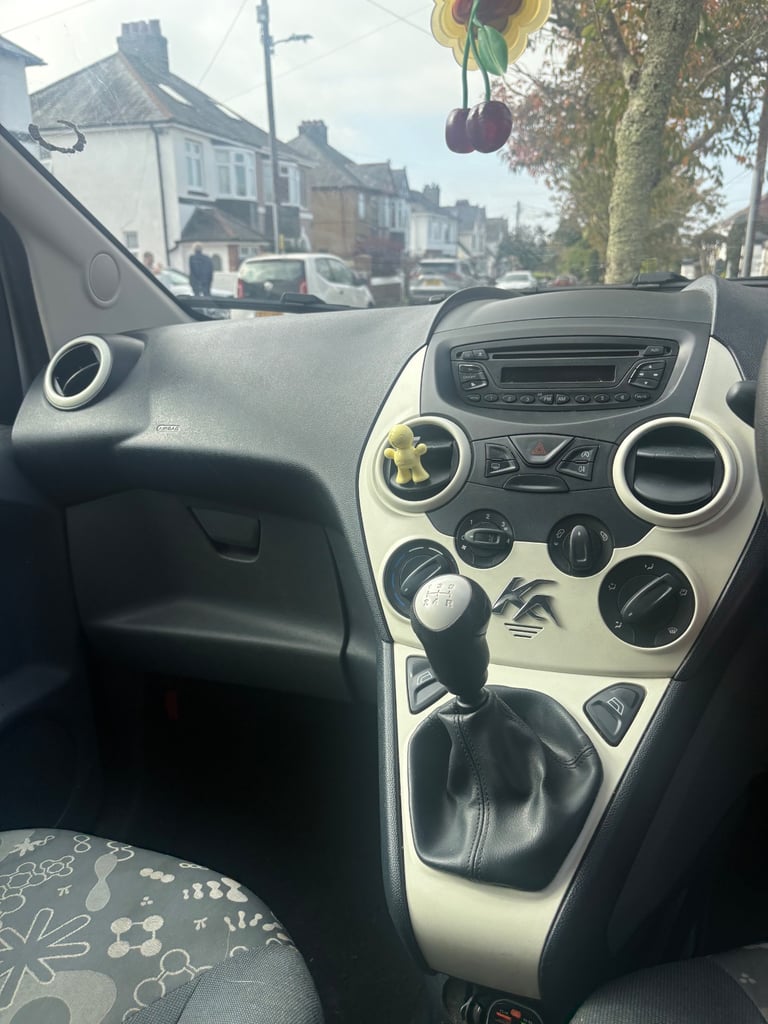 Ford, KA, Hatchback, 2012, Manual, 1242 (cc), 3 doors