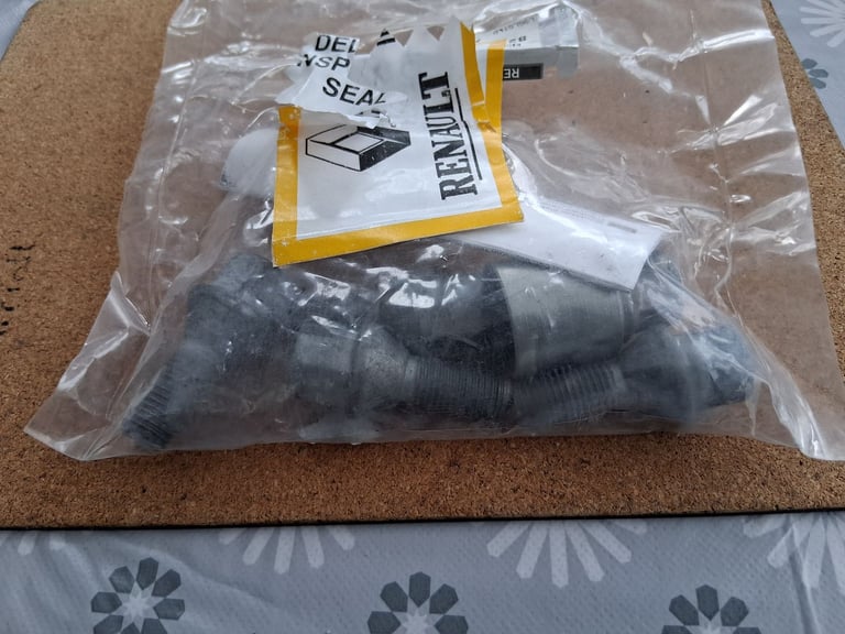 Renault car kit £25 OVNO 