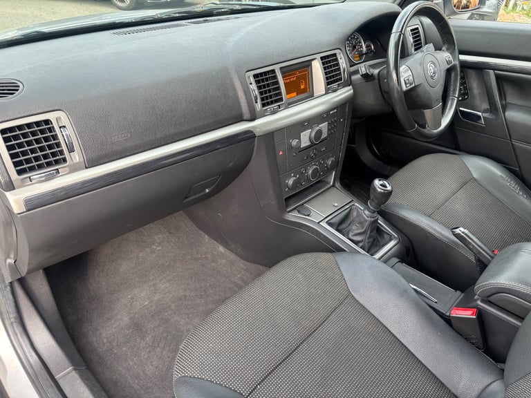 09 VAUXHALL VECTRA 1.8 DESIGN, 2 OWNERS, FULL SERVICE HISTORY, MOT JUNE, VGC, £995