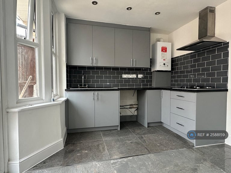 2 bedroom house in Stoke Road, Slough, SL2 (2 bed) (#2588159)