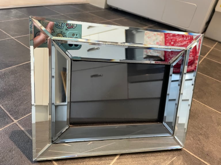 image for Modern Mirrored Photo Frame