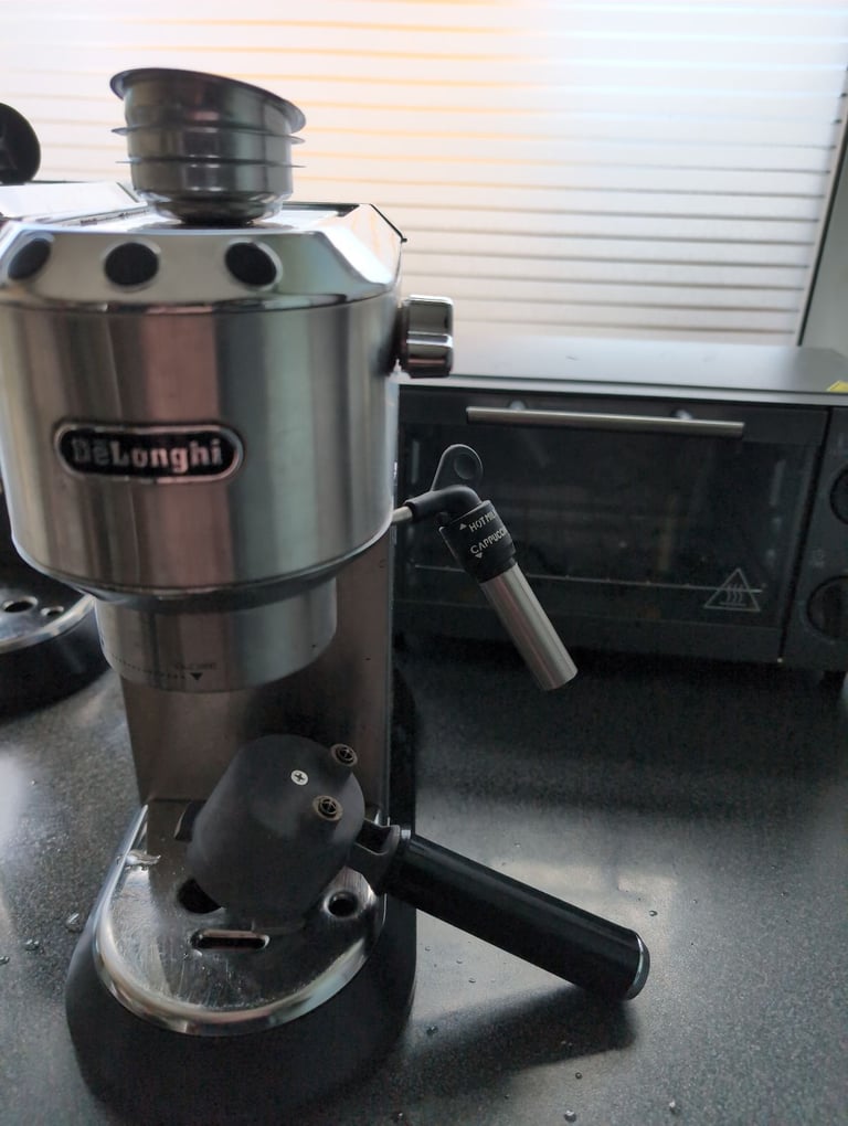 De'Longhi Dedica Style, Traditional Pump Espresso Machine EC685M, Silver