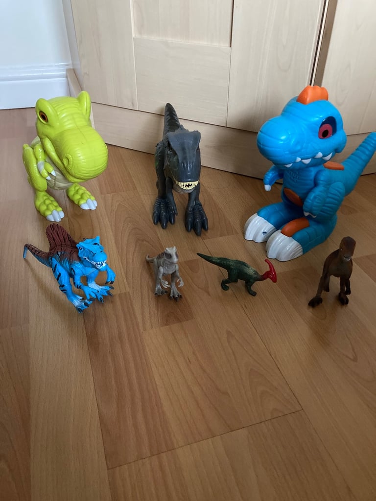 7 x Various Dinosaurs