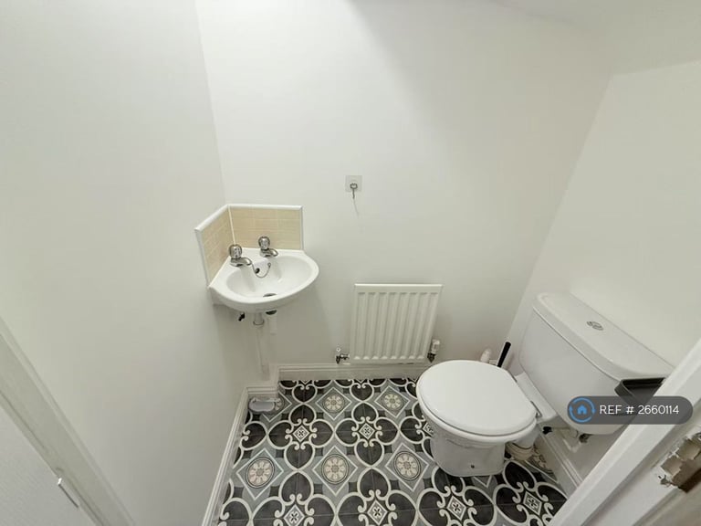 3 bedroom house in Railway View, Hednesford, Cannock, WS12 (3 bed) (#2660114)
