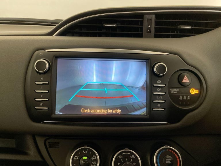 2019 Toyota Yaris 1.5 VVT-i Icon Tech Hatchback 5dr Petrol CVT Euro 6 (111 ps) - SAT NAV + PA HAT...