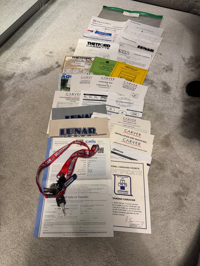 1998 Lunar Solar 465-5 Berth Caravan, Full Size Awning, Double Dinette Family Layout.