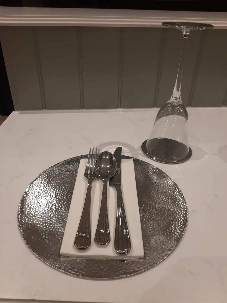 image for 26x John Lewis & Partners Round Hammered Metal Placemats & 28x coasters to match