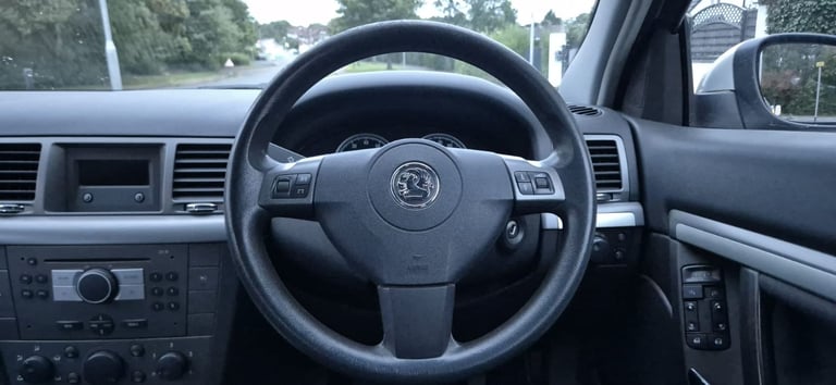Low mileage, Long term owners, well cared for - 2007 Vauxhall Vectra Exclusiv 1.8 16V Petrol Manual