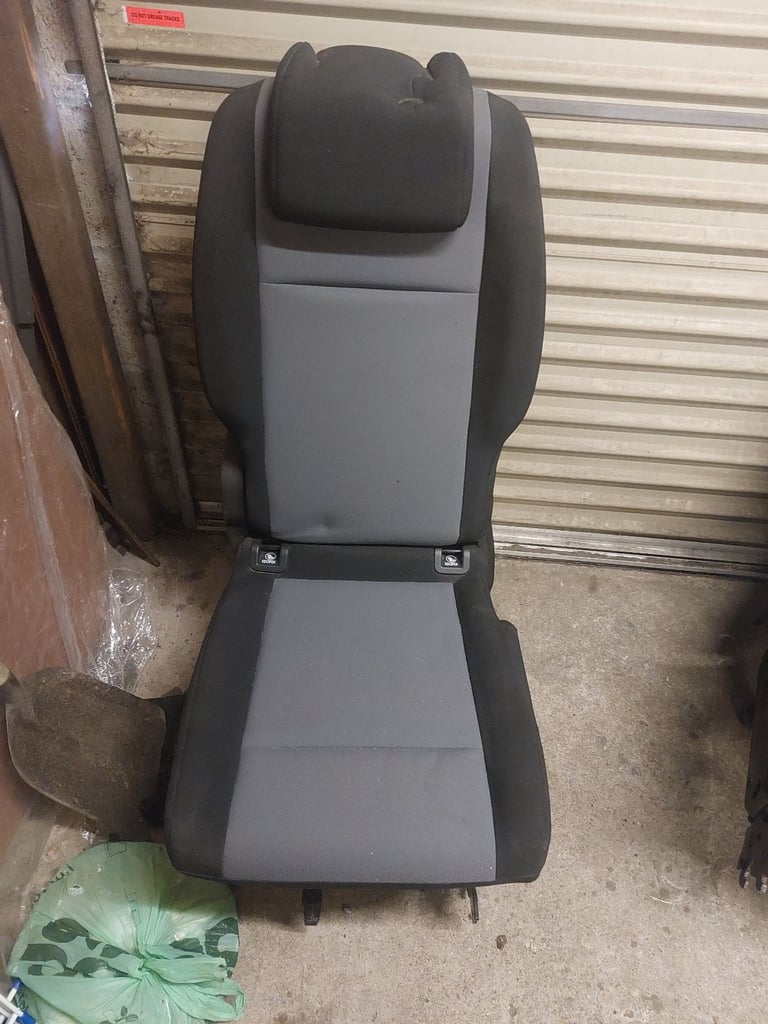 Rear van seats2/1 triple bench 