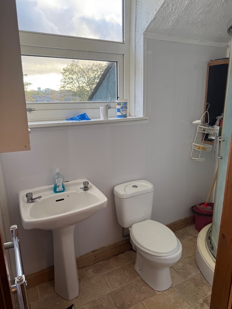 A large Studios Flat in B6, self contained at £850 per month all inclusive of bills