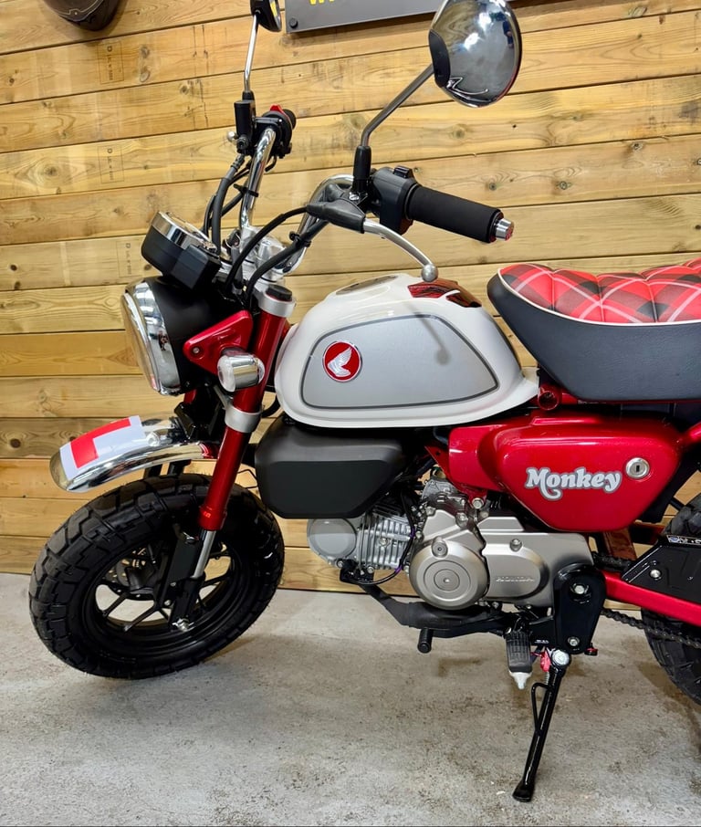 Honda Z 125 Monkey Bike / 2023 model / JUST 326 MILES!
