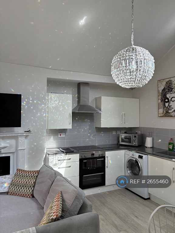 3 bedroom flat in Kent Place, Ramsgate, CT11 (3 bed) (#2655460)