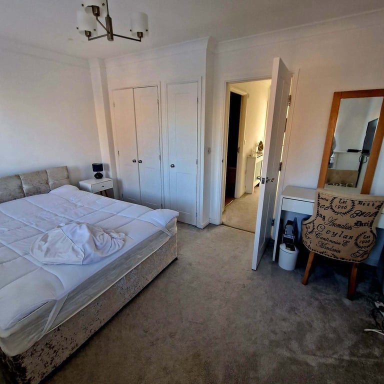 Big double room to rent in lovely modern house share 