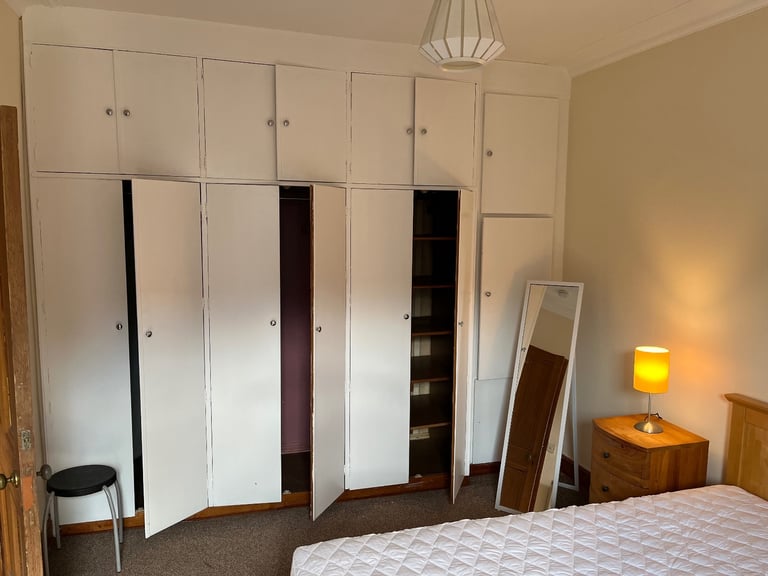 Cosy, snug, 1-bedrmd flat, overlooking the tranquil waters of the canal