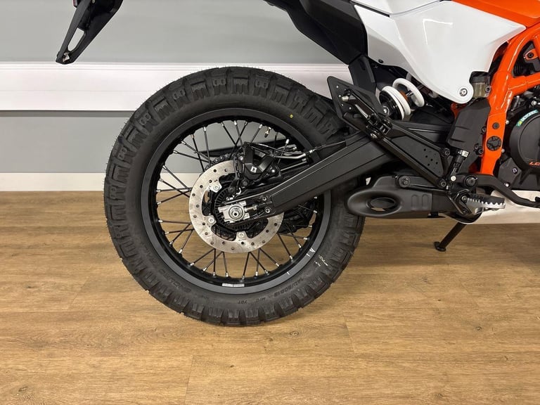 2025 KTM Street 125 ENDURO R orange Manual