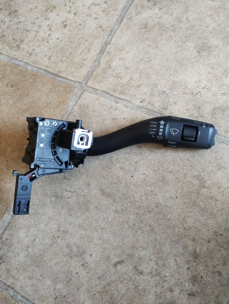 image for AUDI A3 8P WIPER COLUMN SWITCH 8P0 953 519E