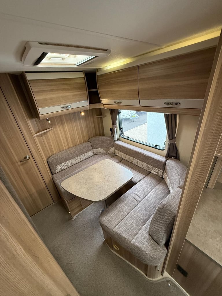 Bessacarr E444 Side Dinette Converts To Double Rear Bathroom